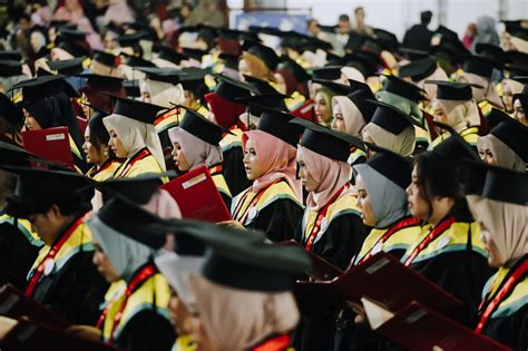 Direktur Makin Group Beri Inspirasi Di Wisuda UMM Berita