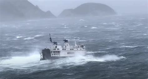 Maltempo Paura Sul Traghetto Ponza Formia Onde Alte 8 Metri VIDEO