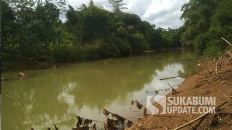 Warga Pengguna Sungai Cikaso Sukabumi Protes Limbah Pabrik Aci