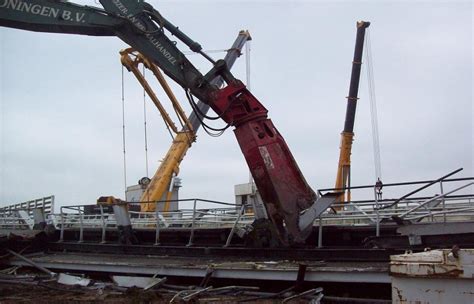 Grote Hap Metde Sloopkraan Is Gezet Zeelandnet Foto