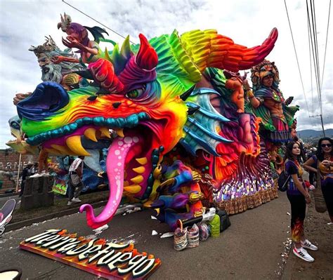 Las Carrozas Del Carnaval De Blancos Y Negros Se Hicieron Virales Canal