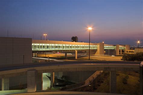 DFW Airport Terminal C/D Pedestrian Skybridge - L.A. Fuess Partners : L ...