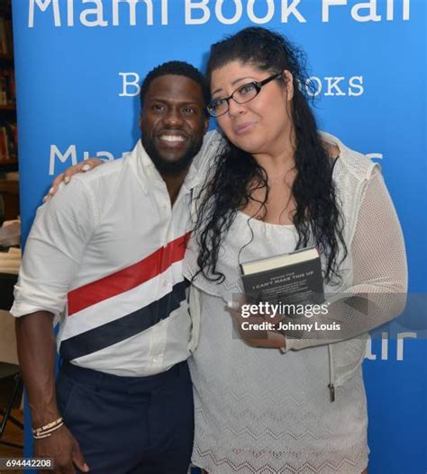 Kevin Hart Book Signing Photos and Premium High Res Pictures - Getty Images