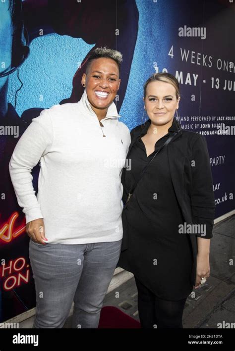 9 Hot Sexy Lianne Sanderson Bikini Pics