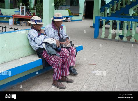 Mayan clothing hi-res stock photography and images - Alamy