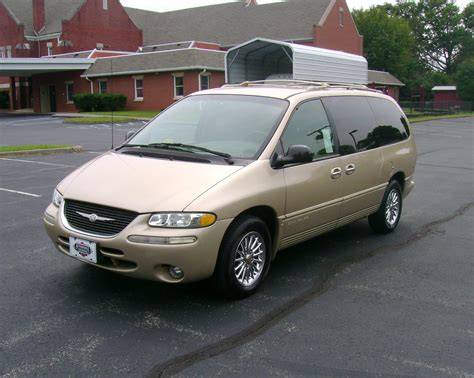 Chrysler Town And Country Information And Photos Momentcar