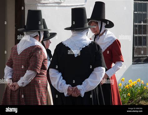 Welsh traditional dress hi-res stock photography and images - Alamy