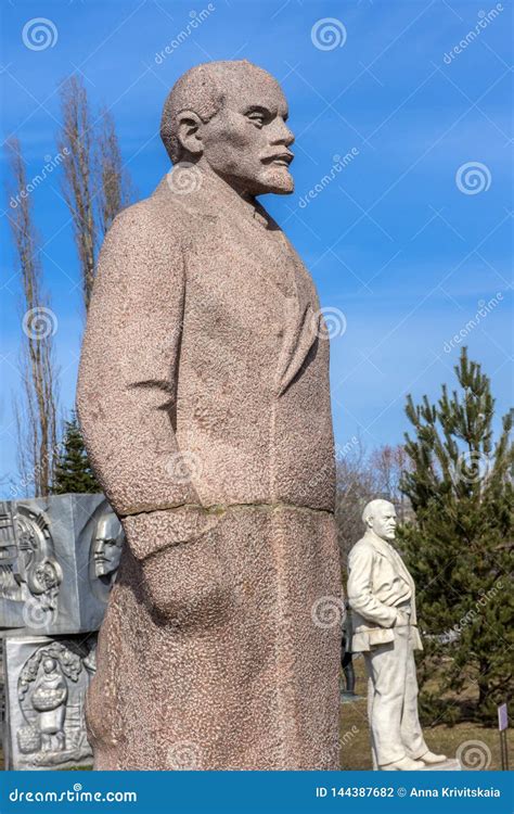 Monumento De Lenin En El Parque De Art Museon En Mosc Rusia