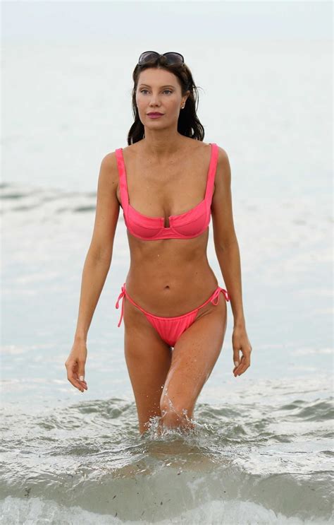 Julia Pereira In A Pink Bikini On The Beach In Miami Celeb Donut