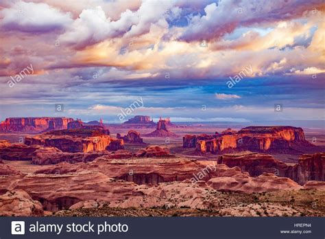 Hunts mesa monument valley hi-res stock photography and images - Alamy