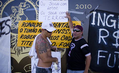 Protesto Da Torcida Do Corinthians 05 02 2011 Esporte Fotografia