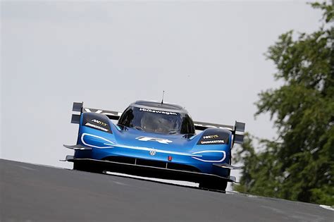 Watch Volkswagen ID R Smash Nurburgring EV Record In 6 05 336 Minutes