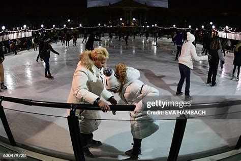 Sculpture Garden Ice Rink Photos and Premium High Res Pictures - Getty ...