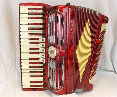 6420 - Red Titano Standard Organette Piano Accordion LMM 41 120