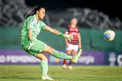 Goleira do Grêmio Lorena é convocada para defender a Seleção