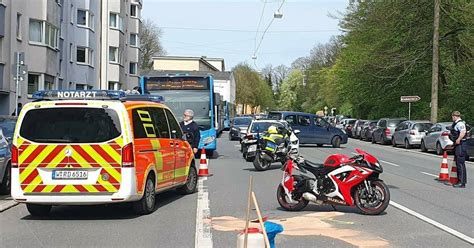 Motorradfahrer Bei Sturz In Wuppertal Schwer Verletzt