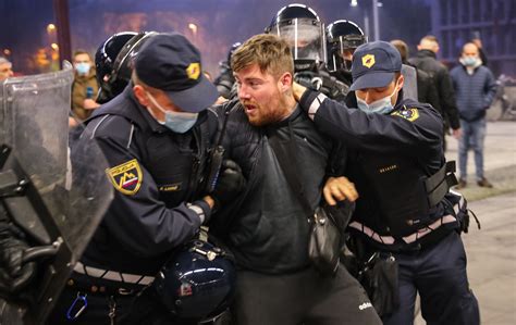 Slovenia| Proteste violente împotriva restricțiilor. Ciocniri ale