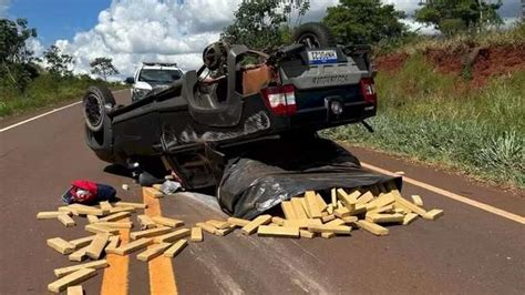 Traficante Capota Picape E Espalha Mais De 700 Kg De Maconha Pela