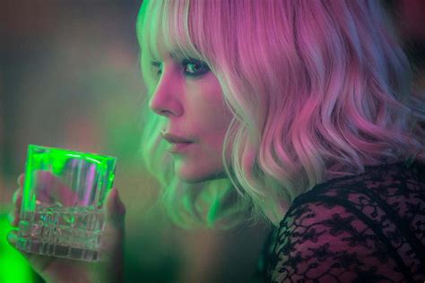 Charlize Theron In Atomic Blonde Charlize Theron Rubio Fotos De