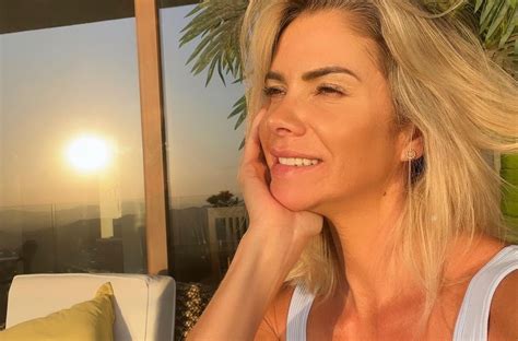 Carla Ochoa encanta con sus fotos en bikini a sus 44 años Tecache cl