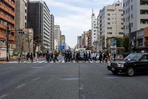 Tokio Japón 31 de octubre de 2023 Ocupada intersección en Tokio con