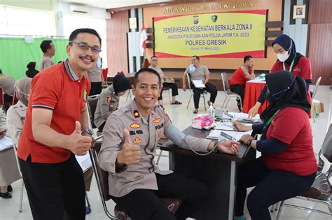 Pastikan Kesehatan Anggota Polres Gresik Lakukan Pemeriksaan Kesehatan