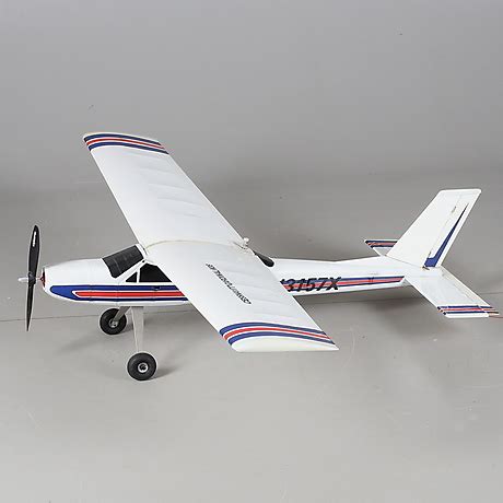 Modellflygplan Plast Cessna Cardinal M Leksaker Auctionet