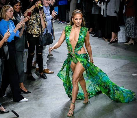 Jennifer Lopez y los secretos detrás del vestido Versace Revista Para Ti