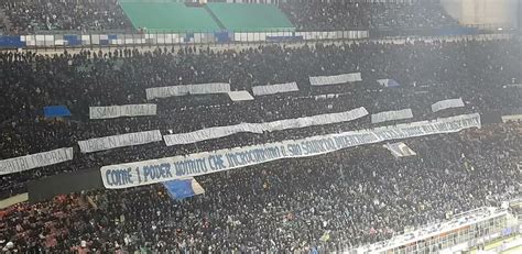 Inter Juventus spettacolo a San Siro coreografia e sfottò ai