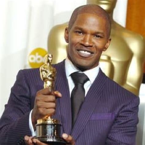 Jamie Foxx with his Oscar! The movie "Ray" was great and Jamie Foxx ...