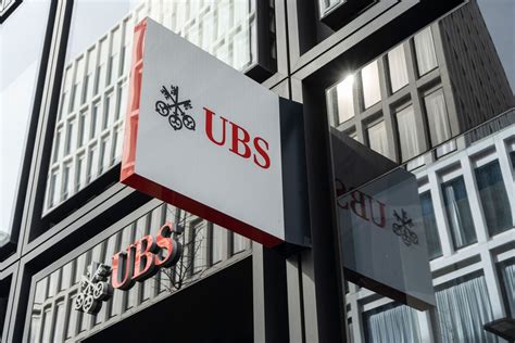 Ubsが米投資銀行部門で約12人削減、クレディs統合に伴い－関係者 Bloomberg