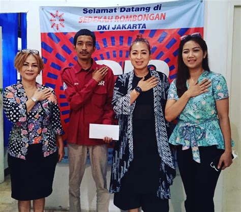 sumiyati sapriasih pemberian charity berlima entrepreneur  rumah