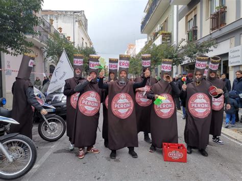 Carnevale I Marinai Di Santo Spirito Diventano Cassa Di Birra Peroni