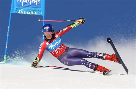 Mikaela Shiffrin crashes in giant slalom at Kronplatz, Italy