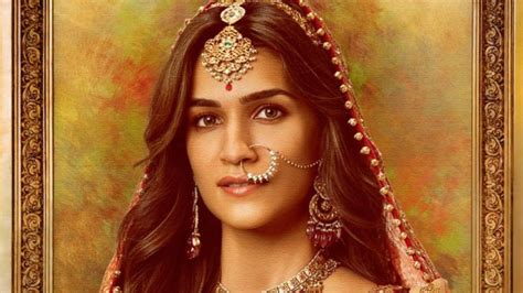 Akshay Kumar Introduces Kriti Sanon As Rajkumari Madhu In Housefull 4