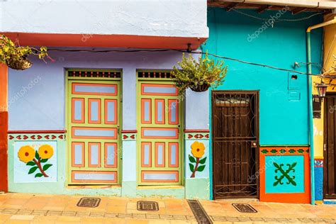 Guatape Colombia 27 De Marzo De 2018 Coloridas Casas Coloniales En