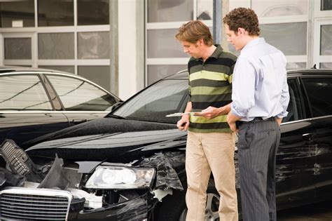 5 Reasons To Hire A Lawyer After An Auto Accident