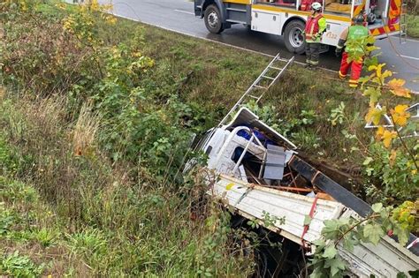 Accidente En La Ruta Cami N Desbarranca Tras Colisi N Deja Tres