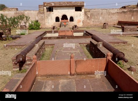 Ruins Of Thousand Years Old Narwar Fort Stock Photo Alamy