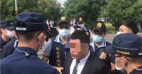 新北議員特助母親公祭黑幫大動員 「鐵霸」小弟與警爆衝突 政治 Ctwant