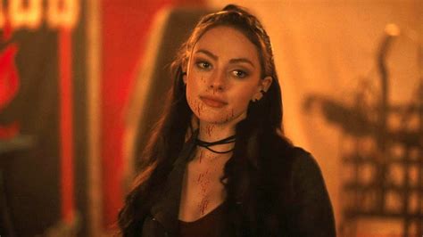 Legacies X Vampire Lizzie And Tribrid Hope Brutally Kill A Vampire