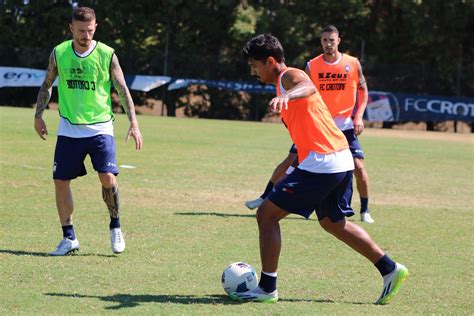 Allenamento Mattutino Per Gli Squali F C Crotone