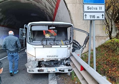 Incidente In Galleria A Castel Di Sangro Soccorso Giovane