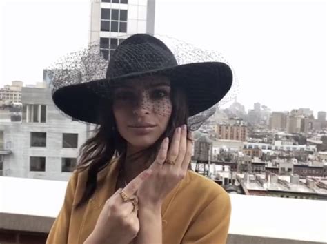 Emily Ratajkowski Explique Pourquoi Elle Ne S Est Pas Mari E Dans Une