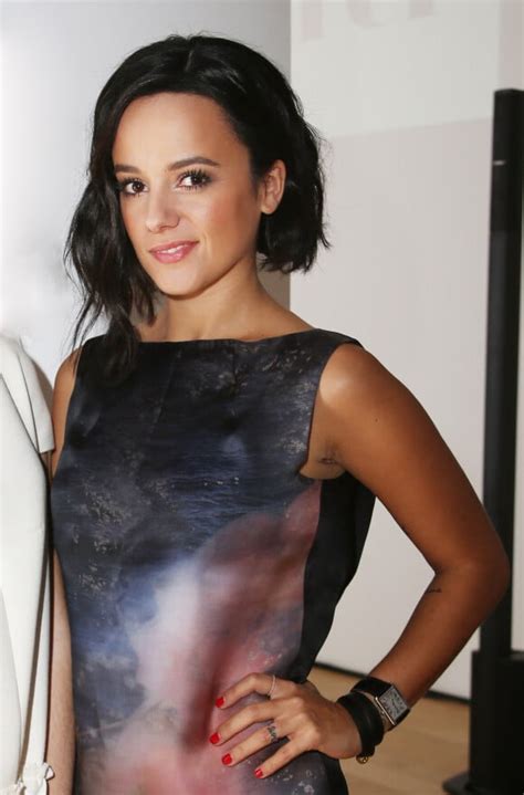 Alizée Brunette sexy la future Cendrillon joue aussi à la marraine Purepeople