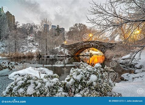 Gapstow Bridge In Central Park Snow Storm Stock Image Image Of Storm