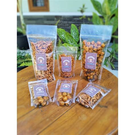 Jual Makaroni Kriuk Pedas Gurih Daun Jeruk Gr Shopee Indonesia