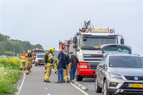 Brandweer Rukt Uit Voor Vlammen Bij Wiel Van Vrachtwagen In Oud Alblas