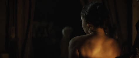 Emilia Clarke In Voice From The Stone Sniz Porn