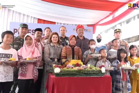 Mensos Risma Resmikan Rusun Dengan Potong Tumpeng Saat Bulan Puasa